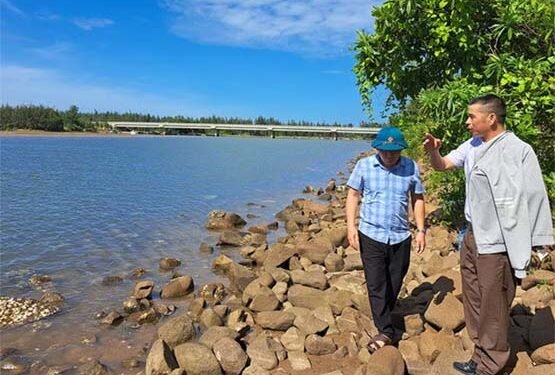Nỗi lo mất an toàn tuyến đê ngăn mặn ở Nghi Xuân