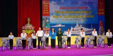 Ấm áp chương trình Cảnh sát biển đồng hành với ngư dân